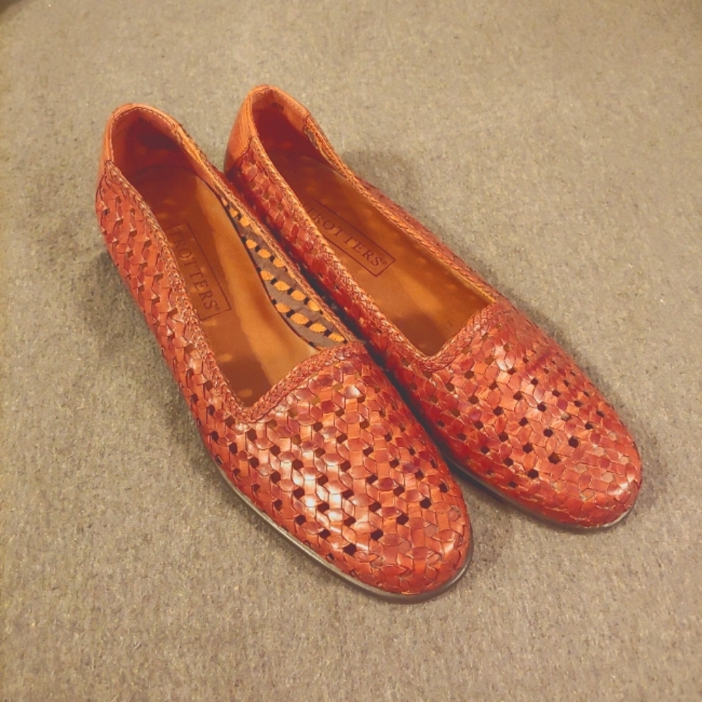 Trotters - brown woven slip on flats size 8